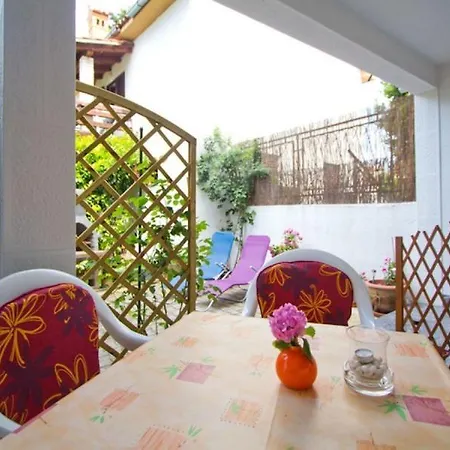 Natural アパート ポレッチ